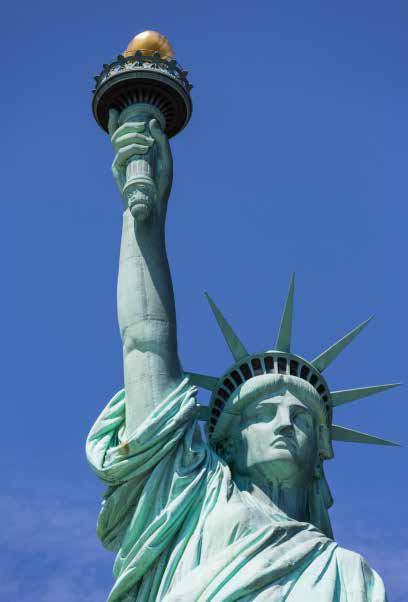 La Statua della Libertà con la fiaccola alzata