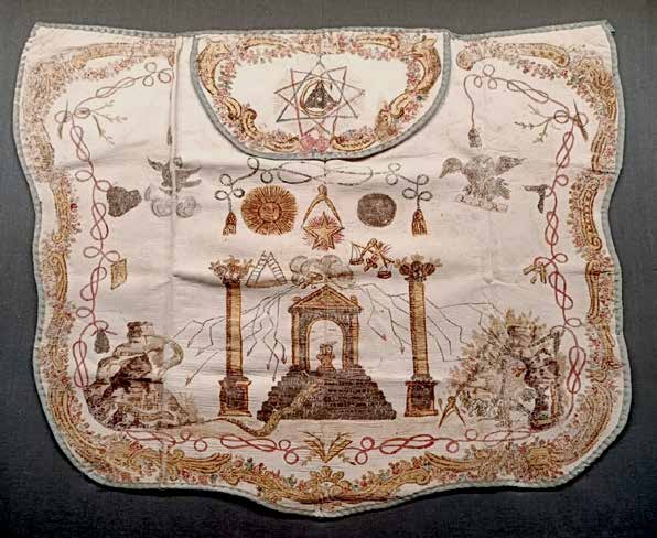 Antico grembiule rituale ricamato con simboli massonici, alchemici e astrologici